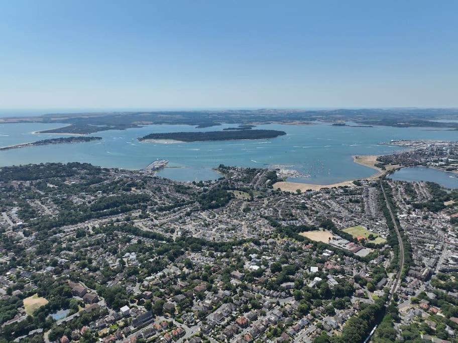 Entire Seaside Luxury Home With On Site Parking! Poole Eksteriør bilde
