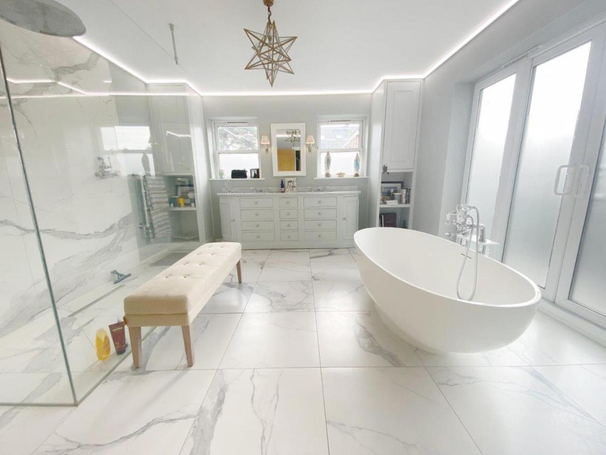 Entire Seaside Luxury Home With On Site Parking! Poole Eksteriør bilde