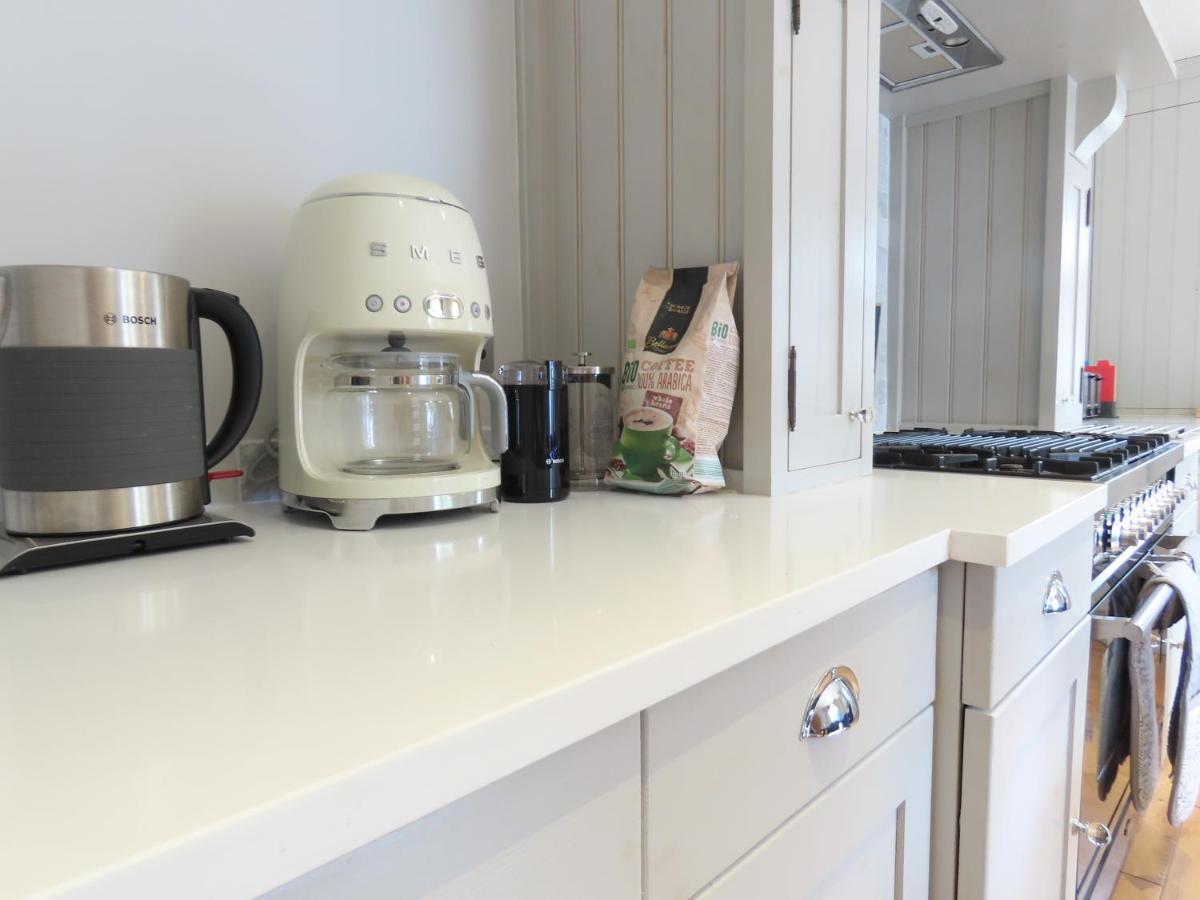Entire Seaside Luxury Home With On Site Parking! Poole Eksteriør bilde
