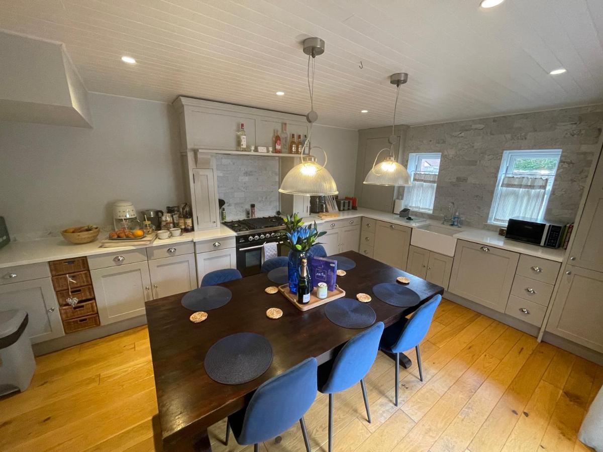Entire Seaside Luxury Home With On Site Parking! Poole Eksteriør bilde