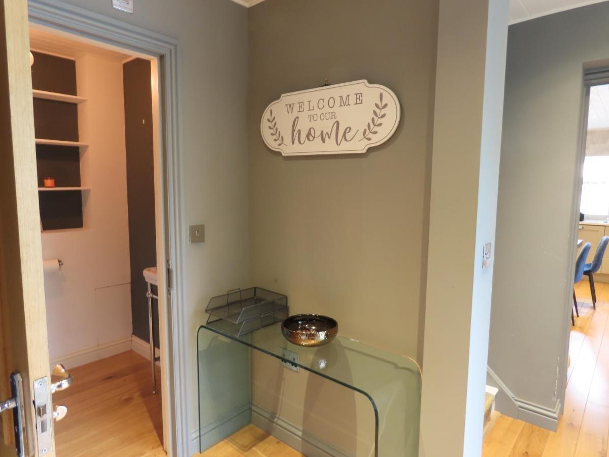 Entire Seaside Luxury Home With On Site Parking! Poole Eksteriør bilde