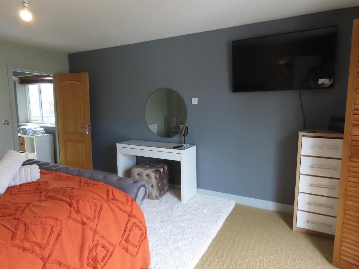 Entire Seaside Luxury Home With On Site Parking! Poole Eksteriør bilde