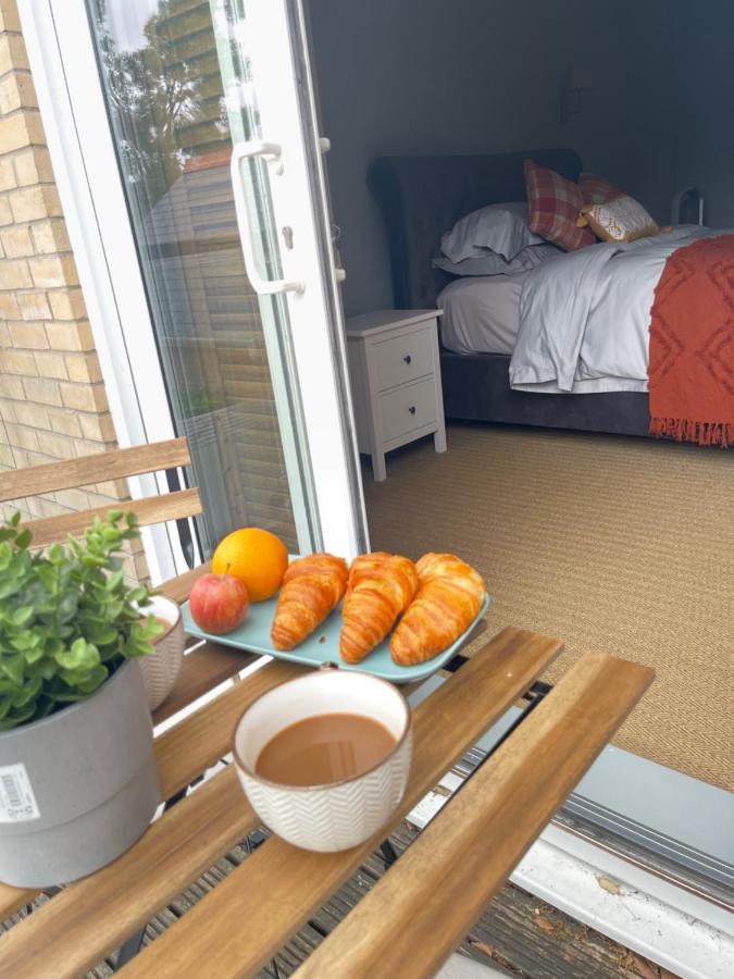 Entire Seaside Luxury Home With On Site Parking! Poole Eksteriør bilde