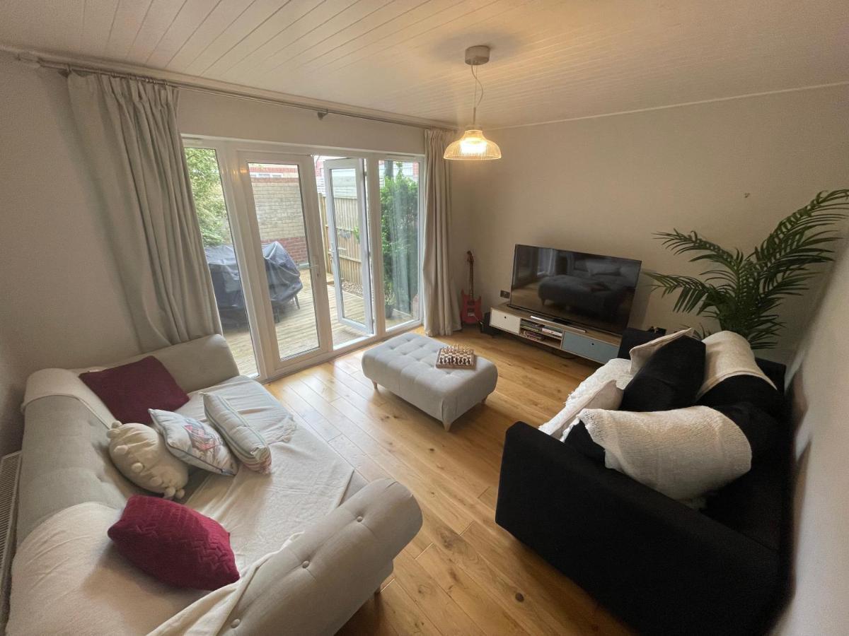 Entire Seaside Luxury Home With On Site Parking! Poole Eksteriør bilde
